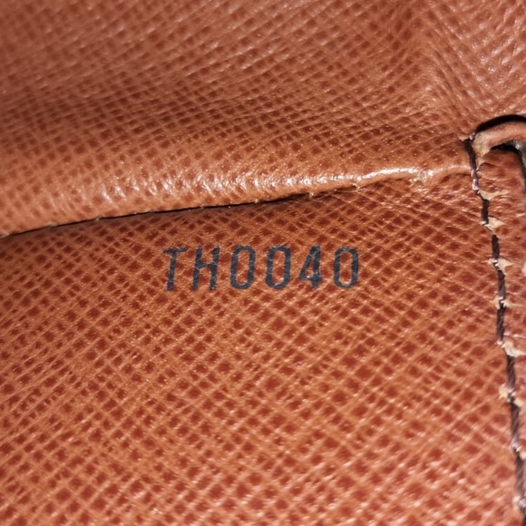 LOUIS VUITTON SAINT CLOUD - Picture 8 of 9